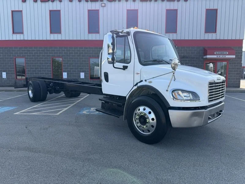 2018 Freightliner M2 106 in Pittsburgh, PA — photo 3