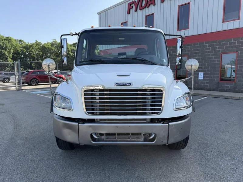 2018 Freightliner M2 106 in Pittsburgh, PA — photo 2