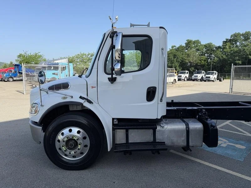 2018 Freightliner M2 106 in Pittsburgh, PA — photo 9