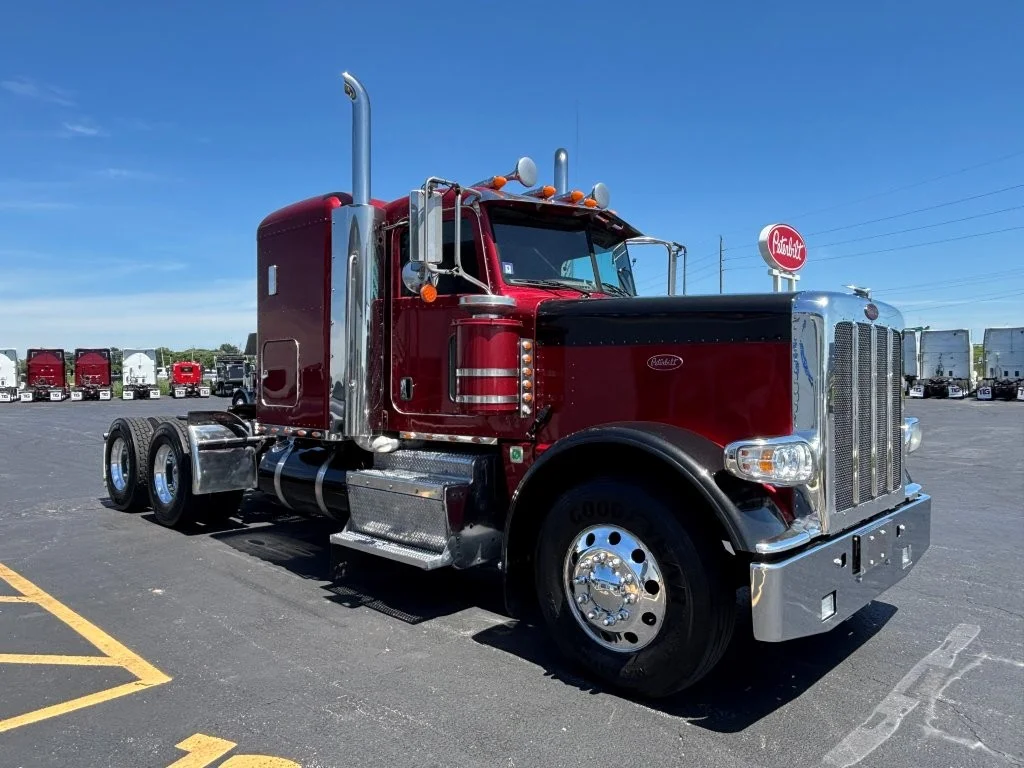 2016 Peterbilt 389 in Springfield, MO — photo 2