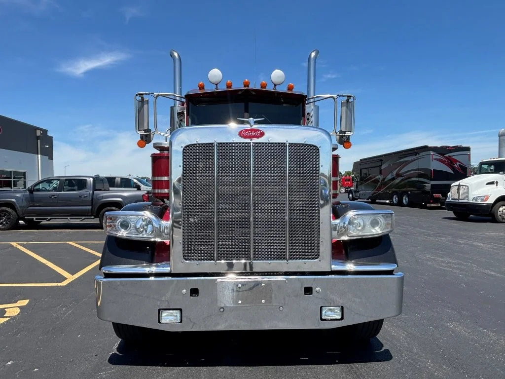 2016 Peterbilt 389 in Springfield, MO — photo 3