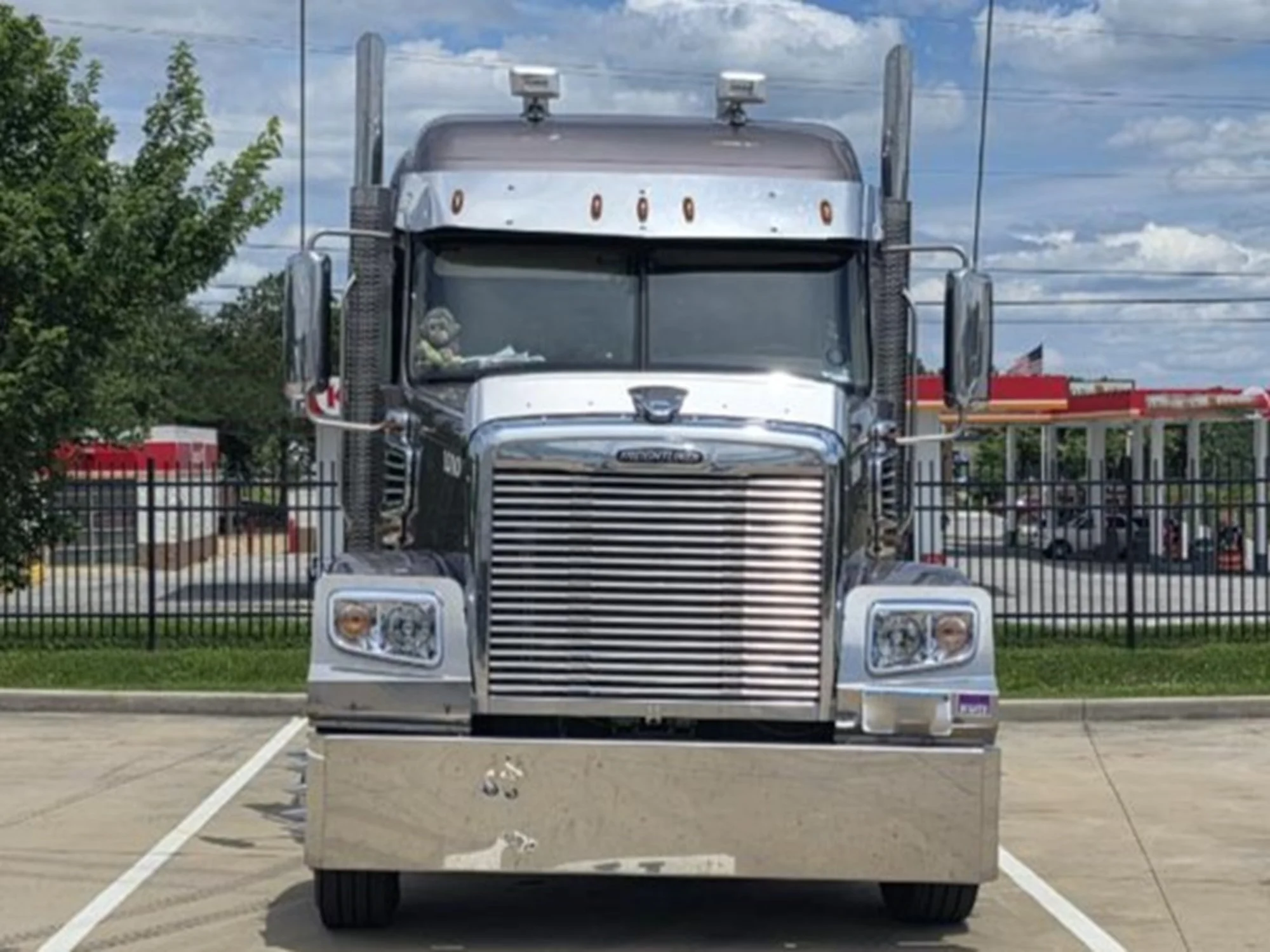 2018 Freightliner Coronado in Lewiston, ID — photo 3