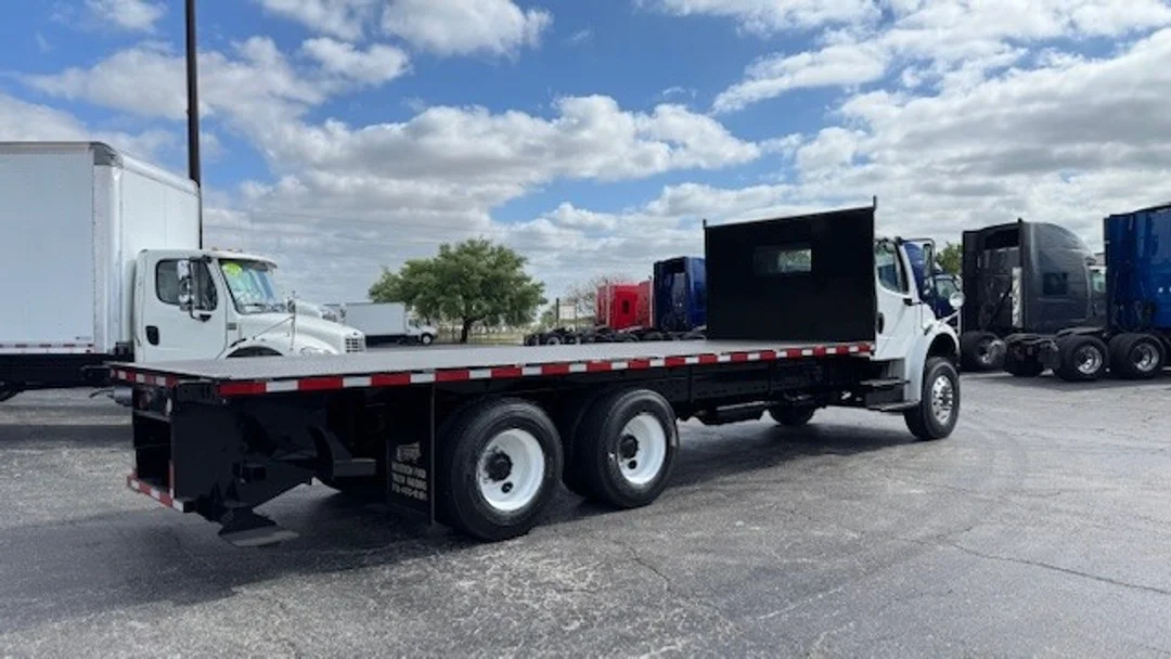 2017 Freightliner M2 106 - image 5