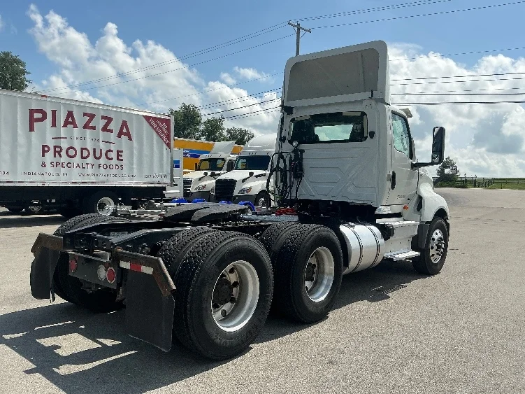 2019 International LT in Lexington, KY — photo 7