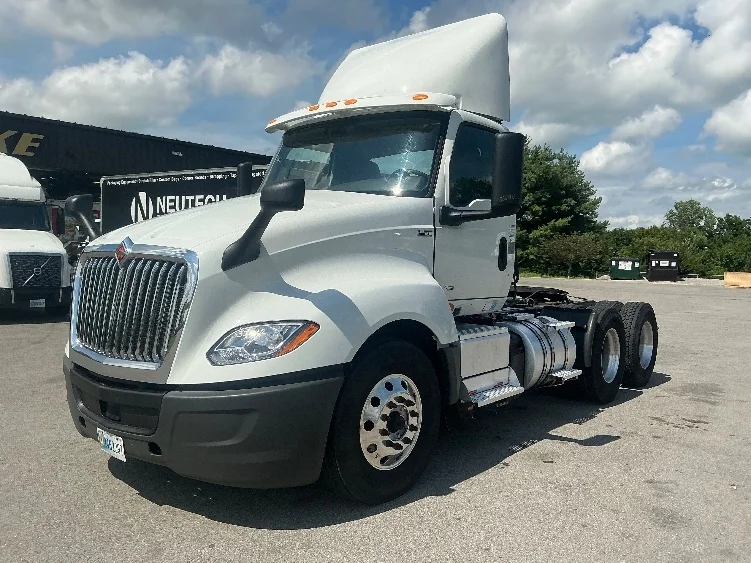 2019 International LT in Lexington, KY — photo 3