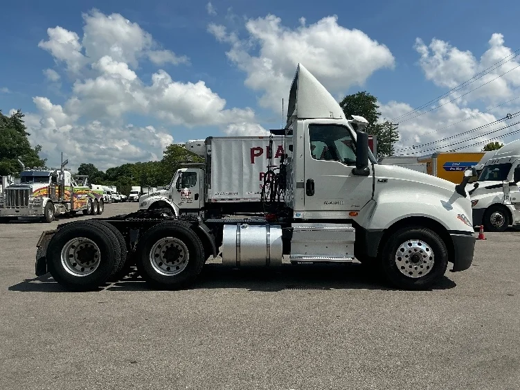 2019 International LT in Lexington, KY — photo 8
