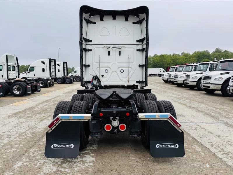 2026 Freightliner Cascadia - image 3