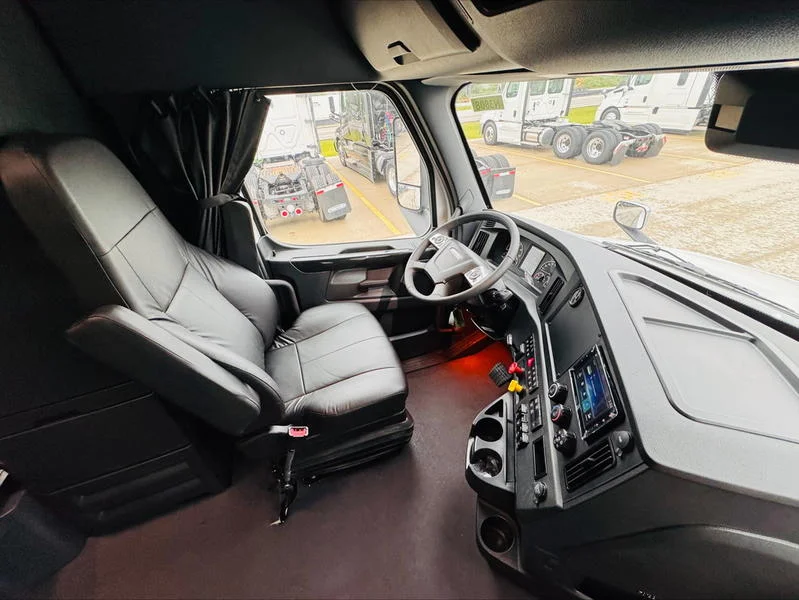 2026 Freightliner Cascadia - image 7