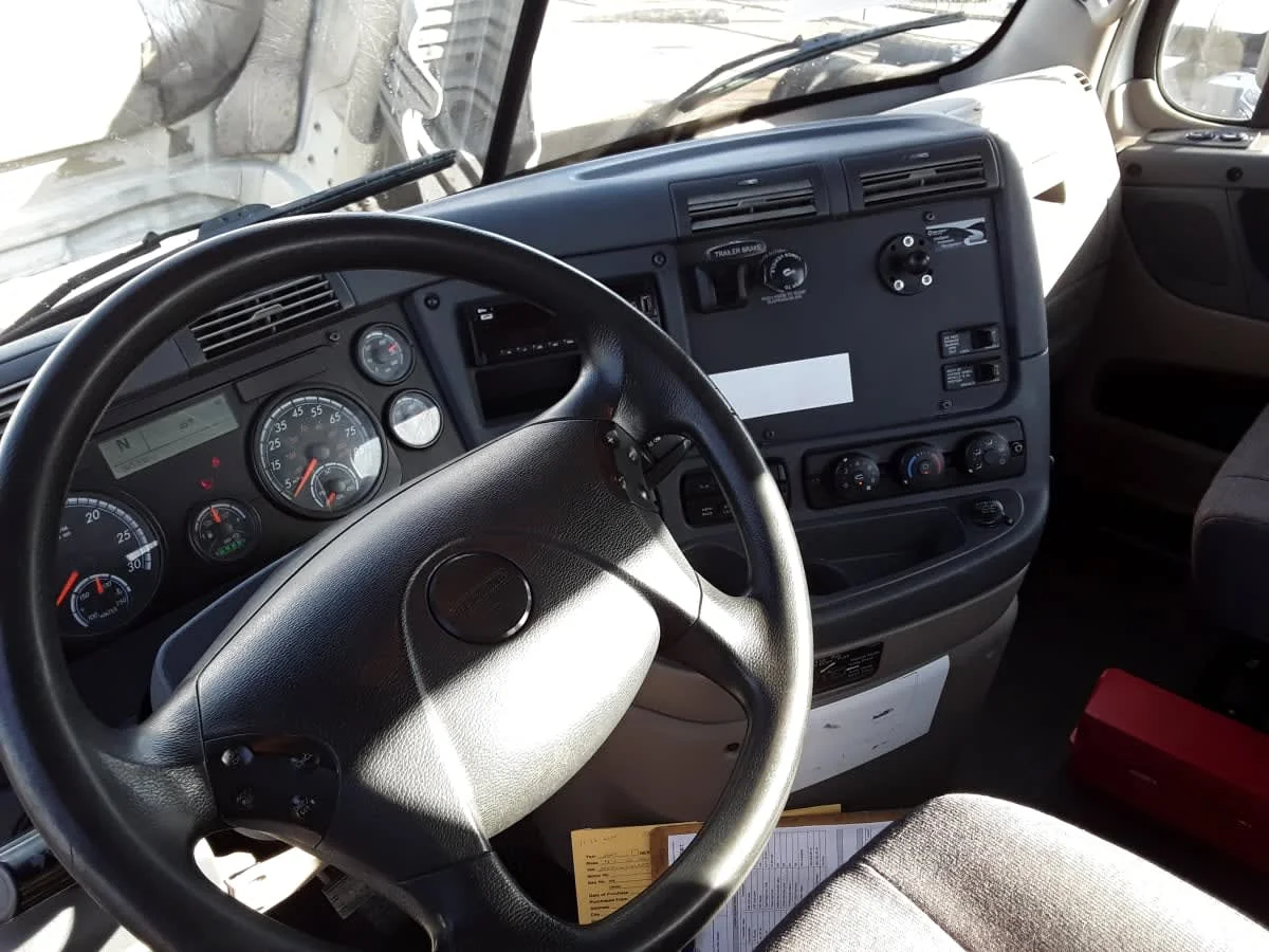 2020 Freightliner Cascadia - image 7