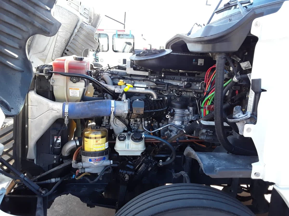 2020 Freightliner Cascadia - image 8