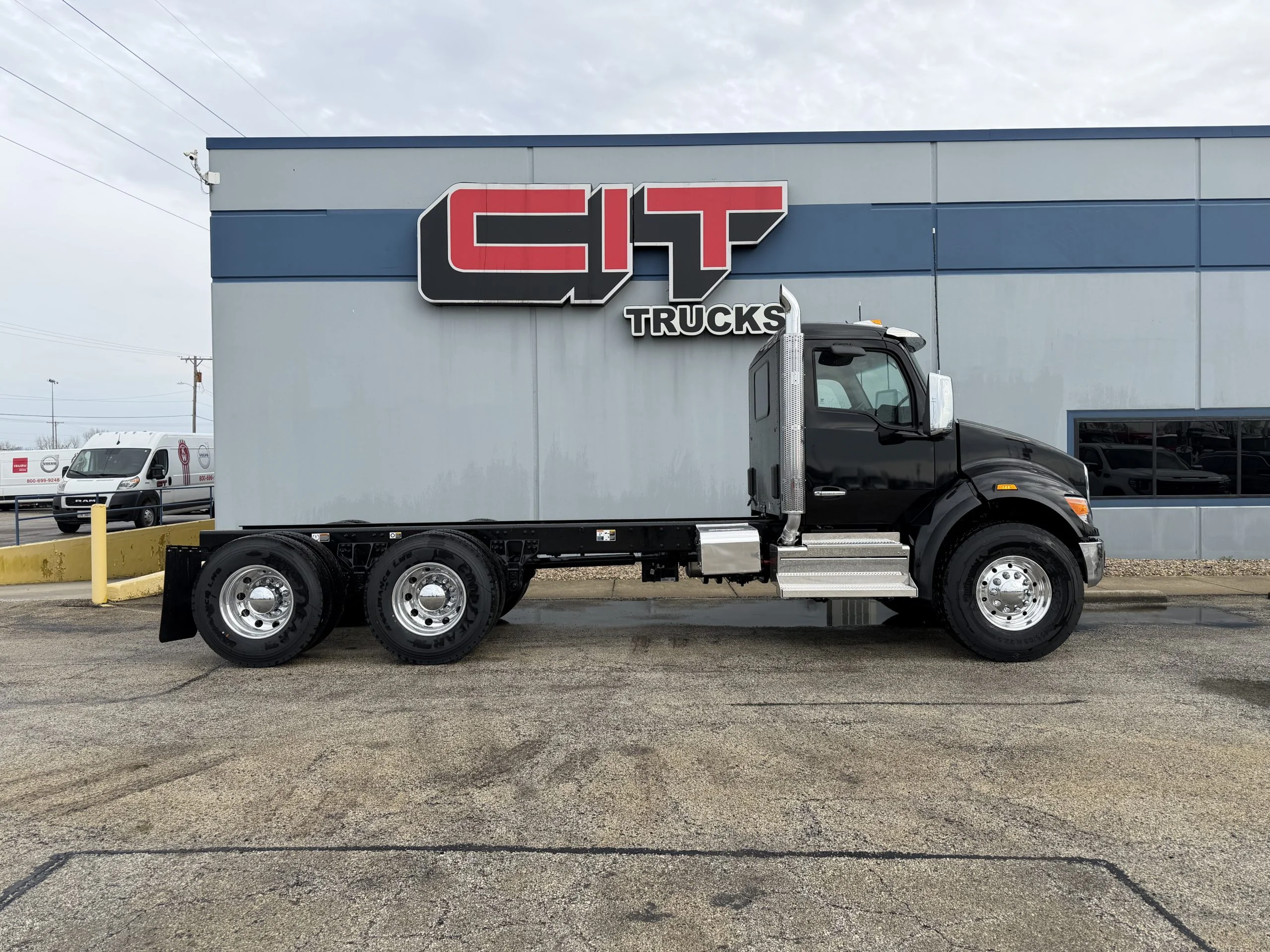 2027 Kenworth T480 - image 4