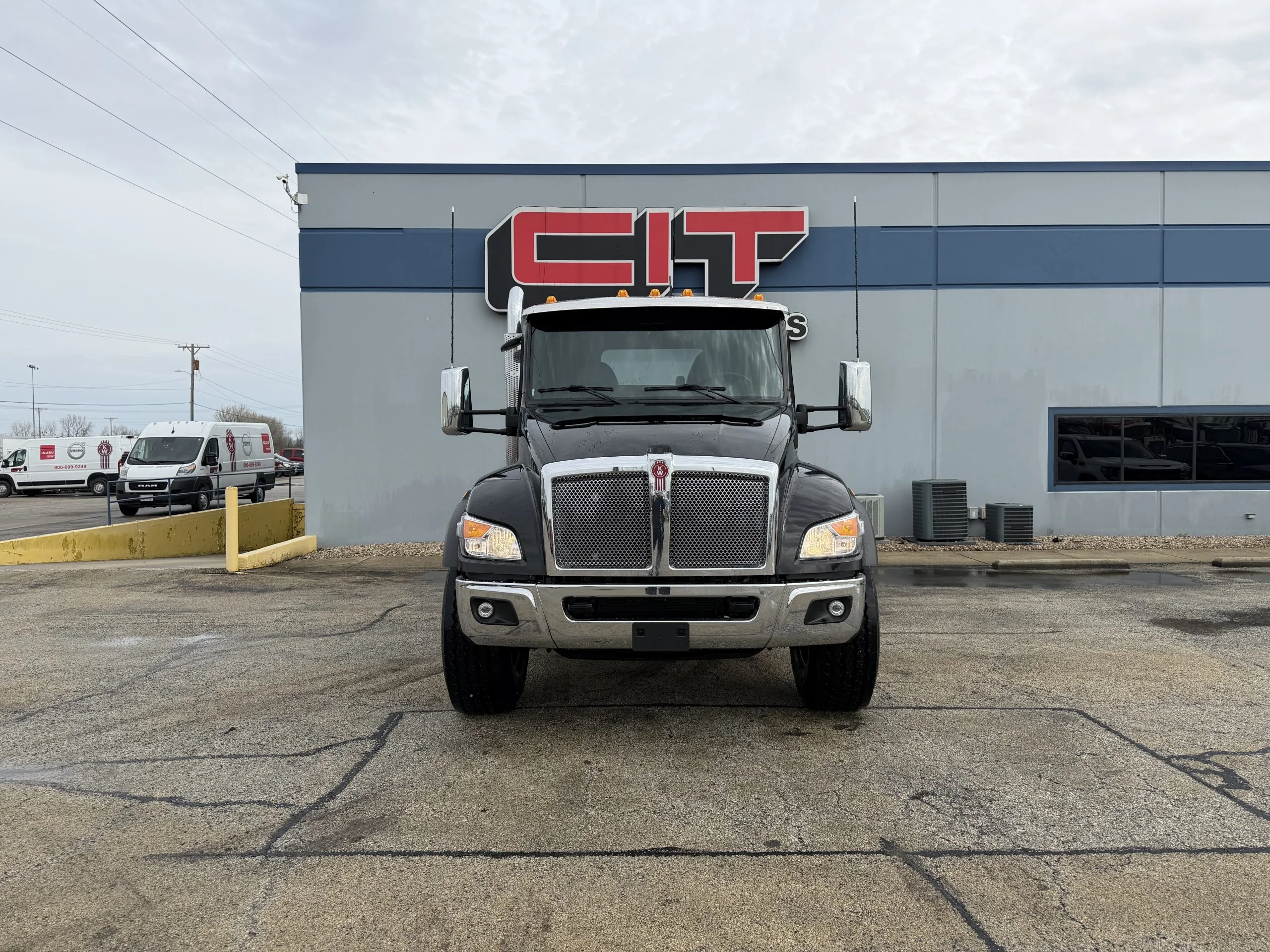 2027 Kenworth T480 - image 2