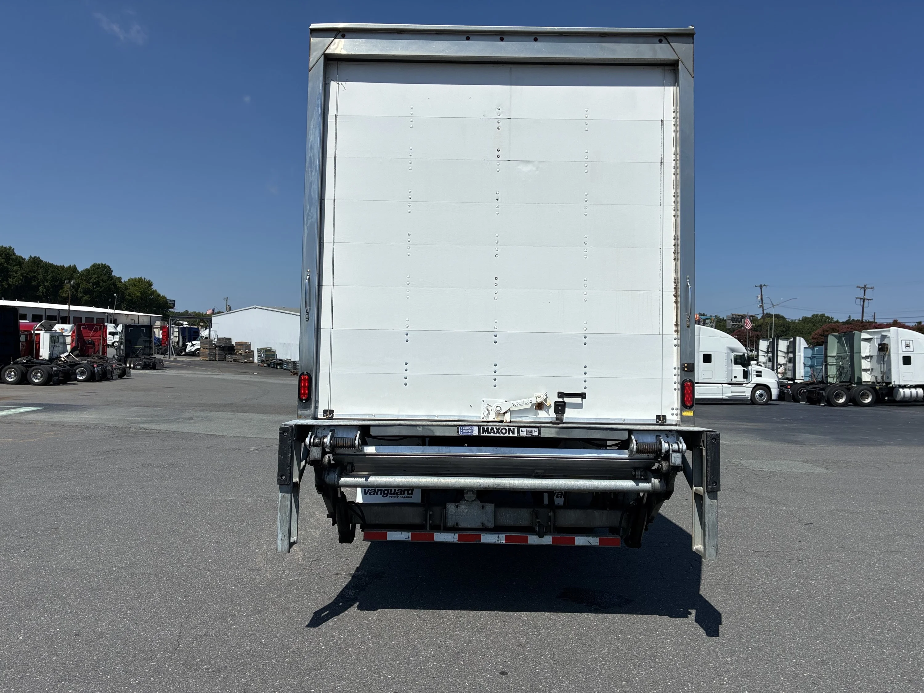 2020 Hino 268 in Charlotte, NC — photo 5