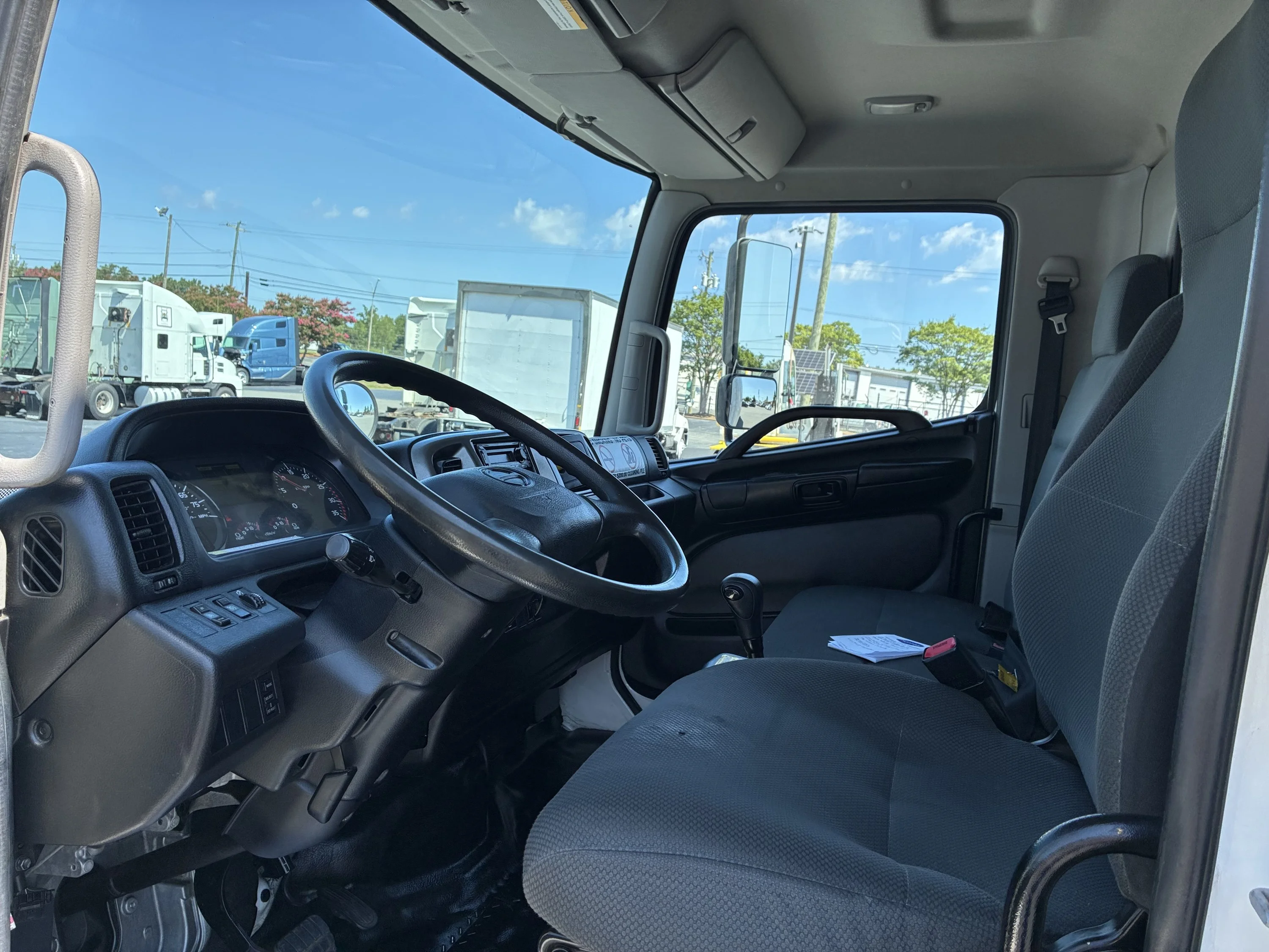2020 Hino 268 in Charlotte, NC — photo 9