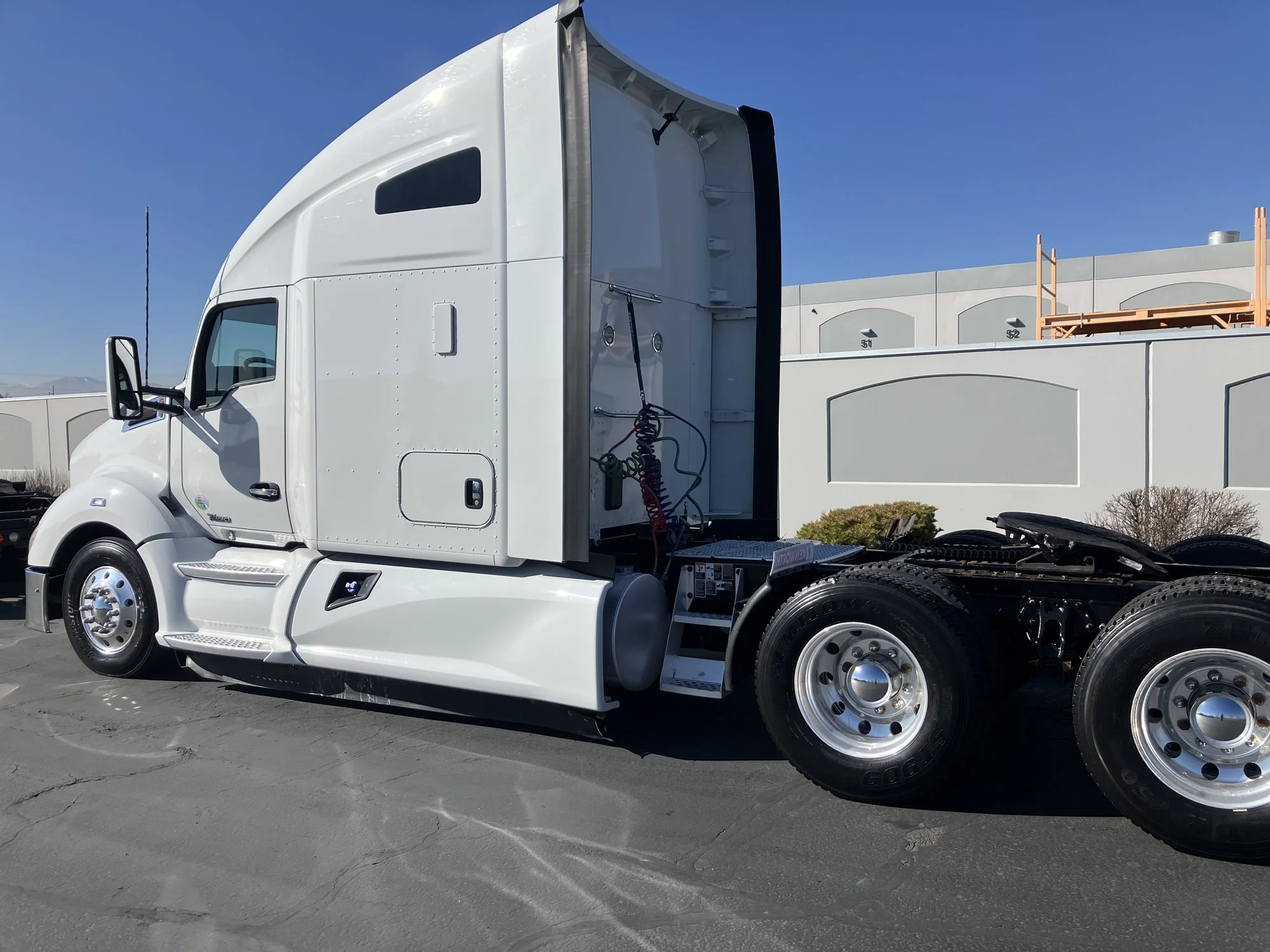 2022 Kenworth T680 - image 3