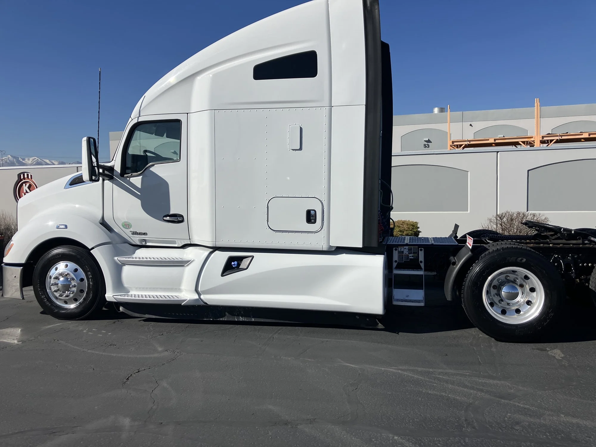 2022 Kenworth T680 - image 2
