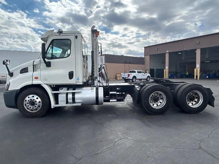 2019 Freightliner Cascadia in Las Vegas, NV — photo 4