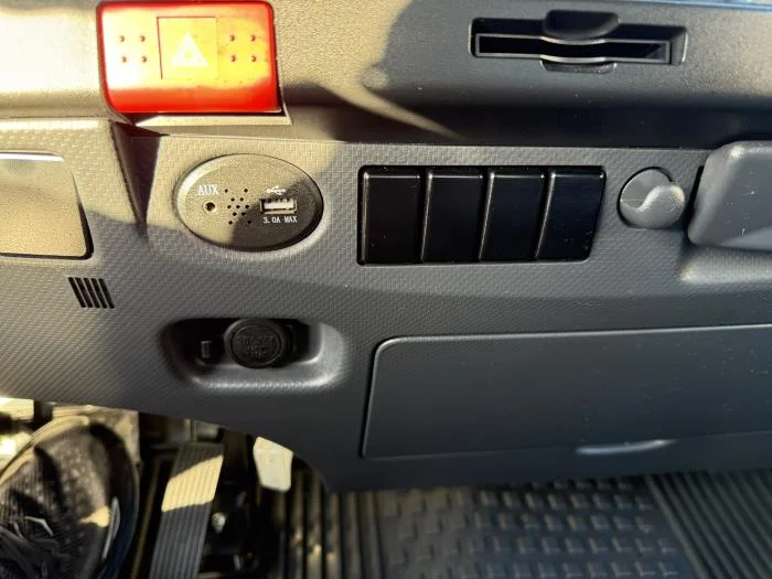 2025 Isuzu NRR - image 24