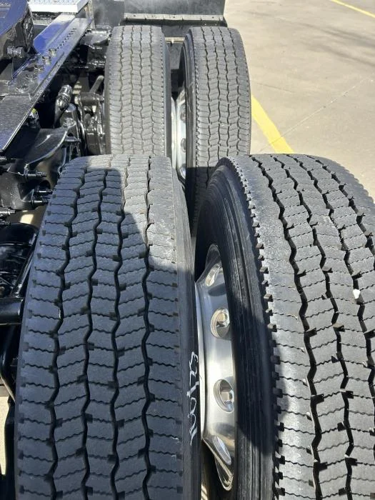 2022 Peterbilt 579 - image 11