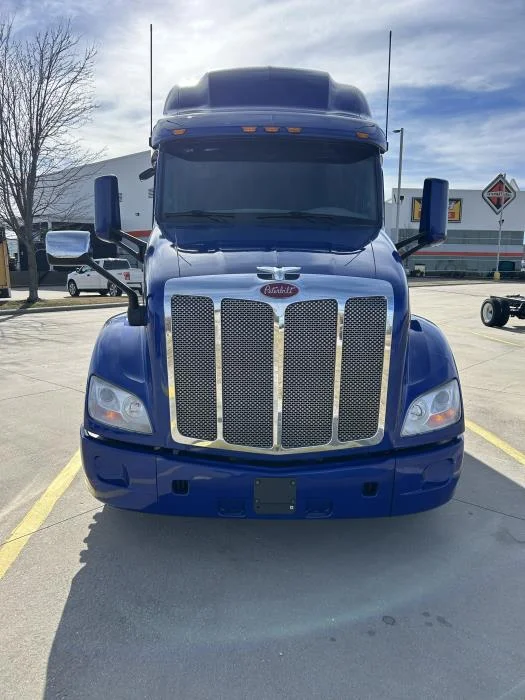 2022 Peterbilt 579 - image 3