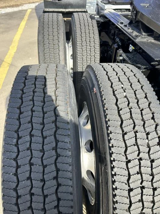 2022 Peterbilt 579 - image 10