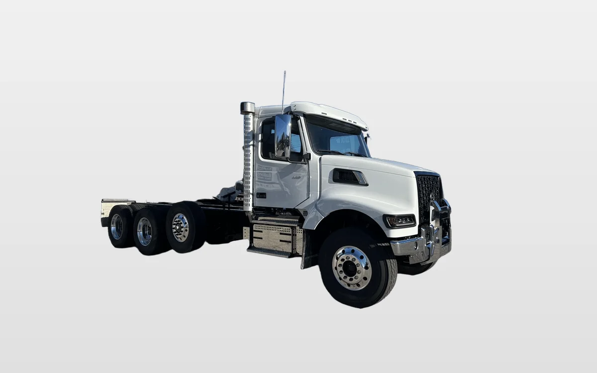 2025 Volvo - image 1