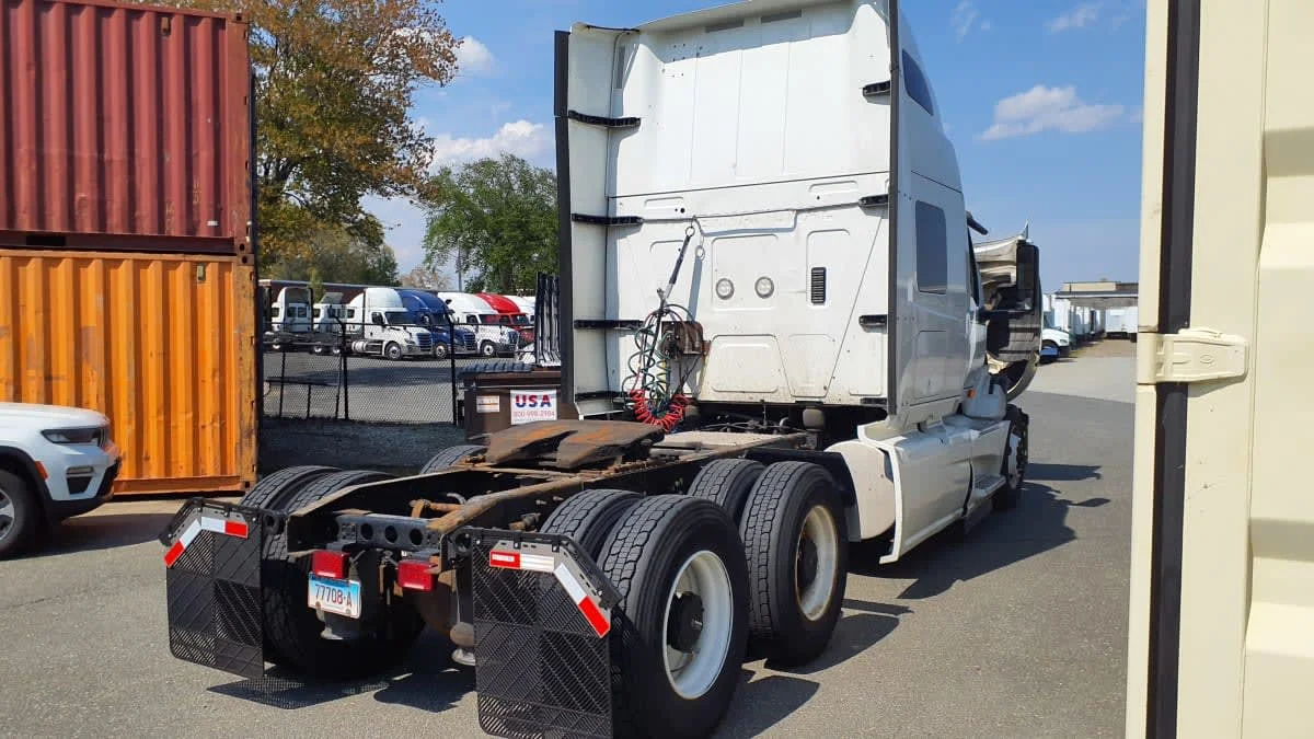 2019 International LT in Springfield, MA — photo 4
