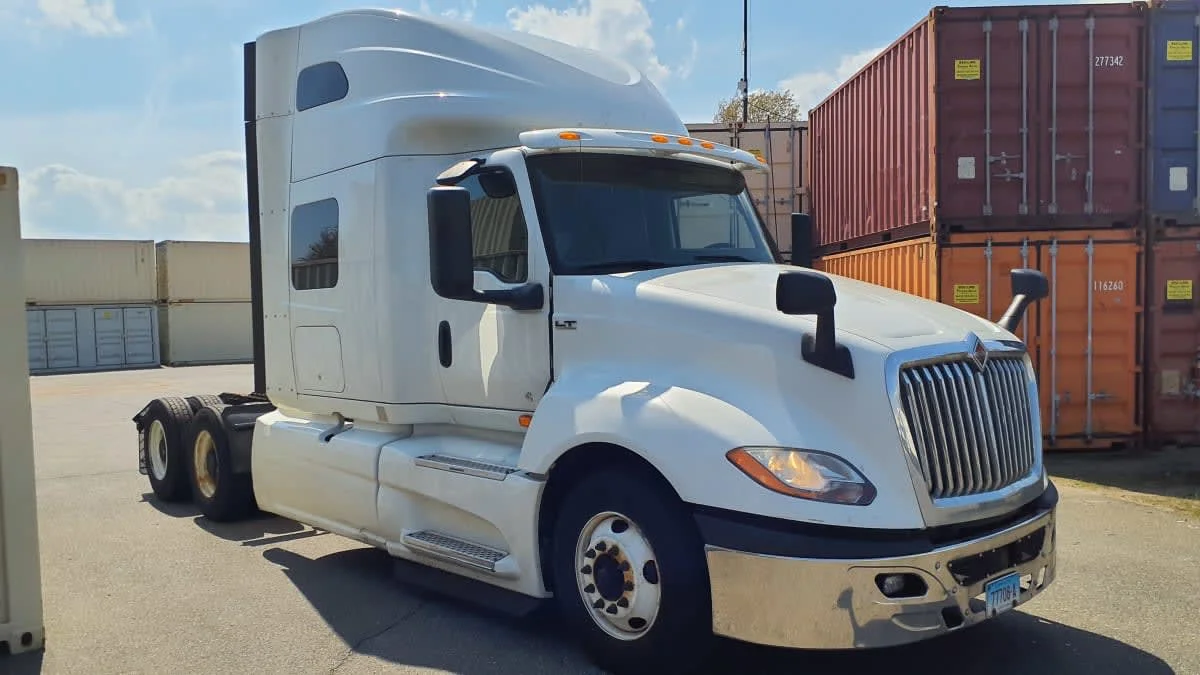 2019 International LT in Springfield, MA — photo 3