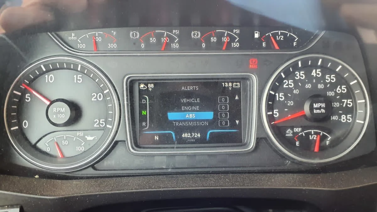 2019 International LT in Springfield, MA — photo 10
