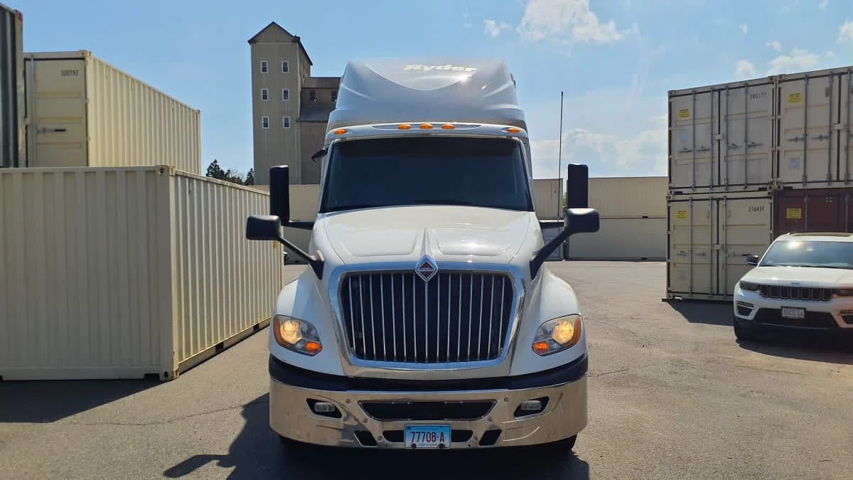 2019 International LT in Springfield, MA — photo 2