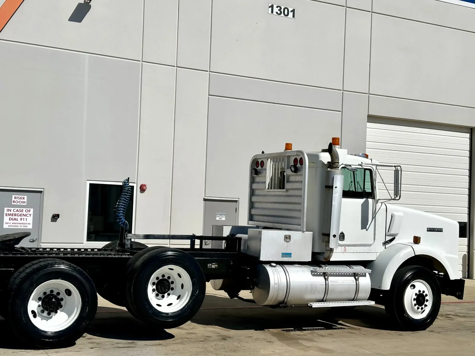 2001 Kenworth T800 - image 7