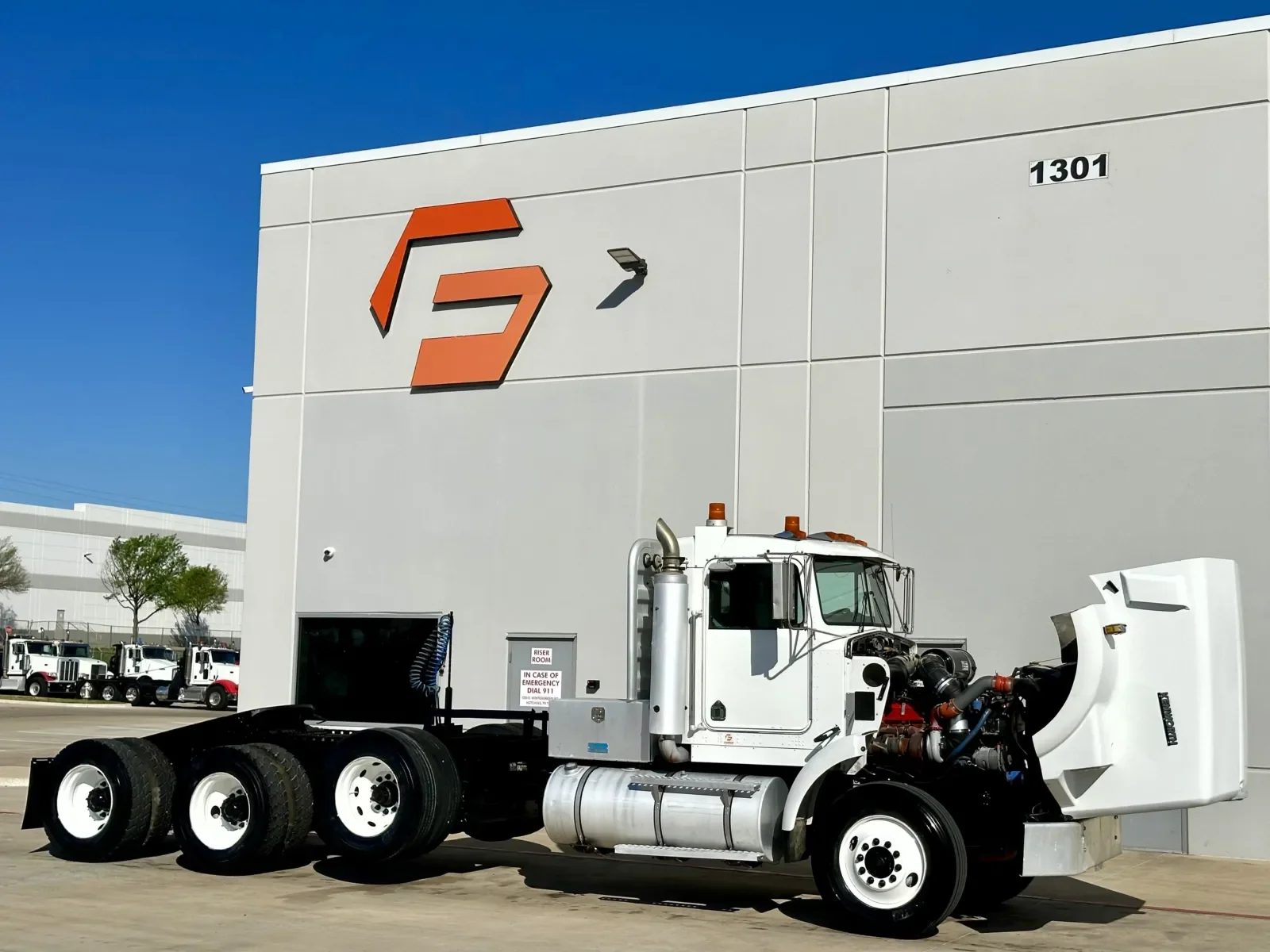 2001 Kenworth T800 in Hutchins, TX — photo 9