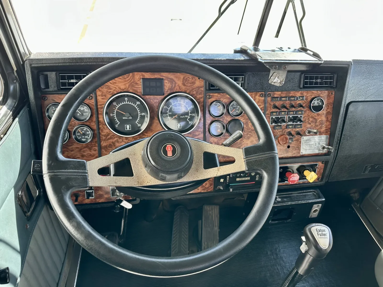 2001 Kenworth T800 in Hutchins, TX — photo 16