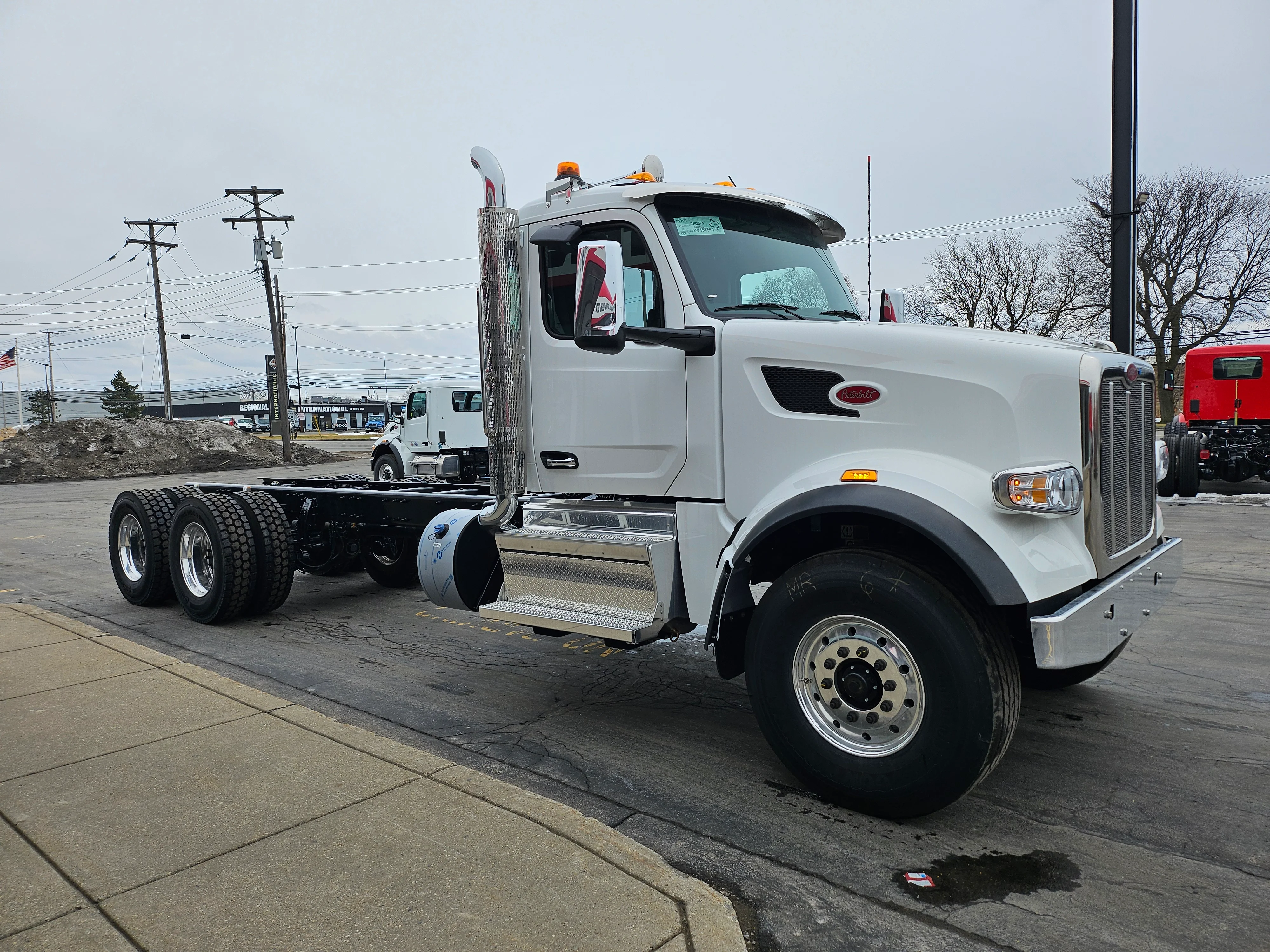 2025 Peterbilt 567 - image 2