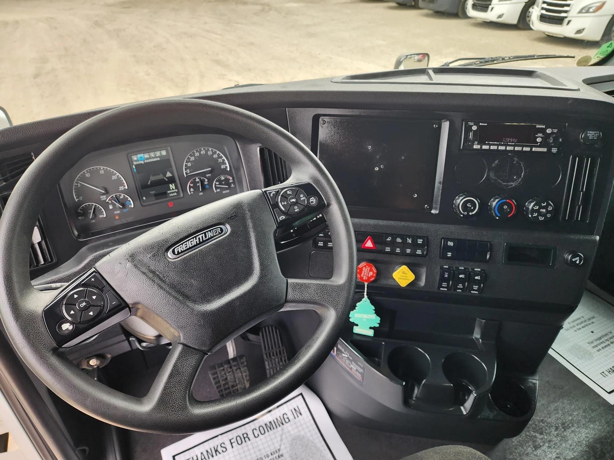 2023 Freightliner Cascadia in Fresno, CA — photo 15