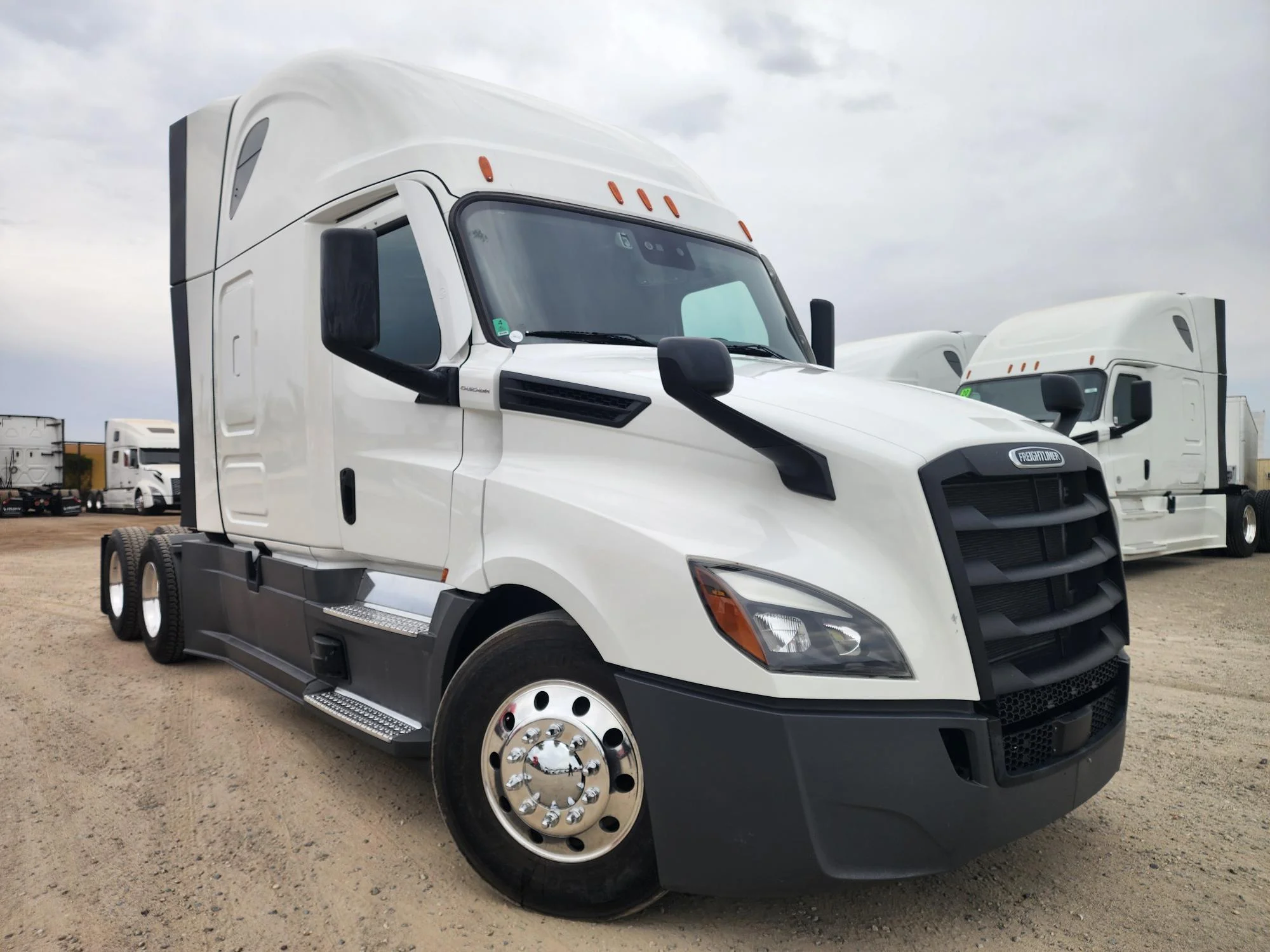 2023 Freightliner Cascadia in Fresno, CA — photo 3