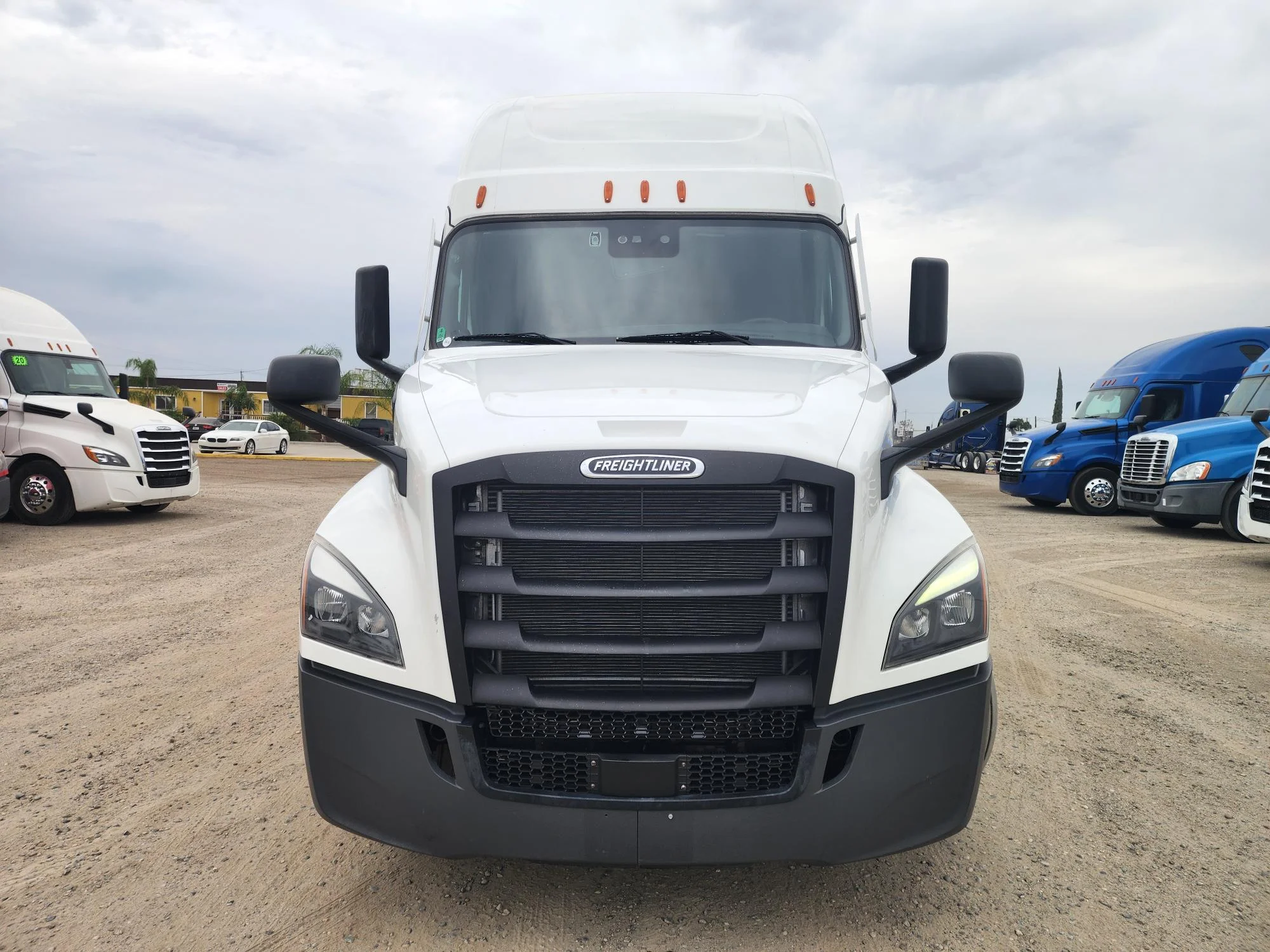 2023 Freightliner Cascadia in Fresno, CA — photo 2