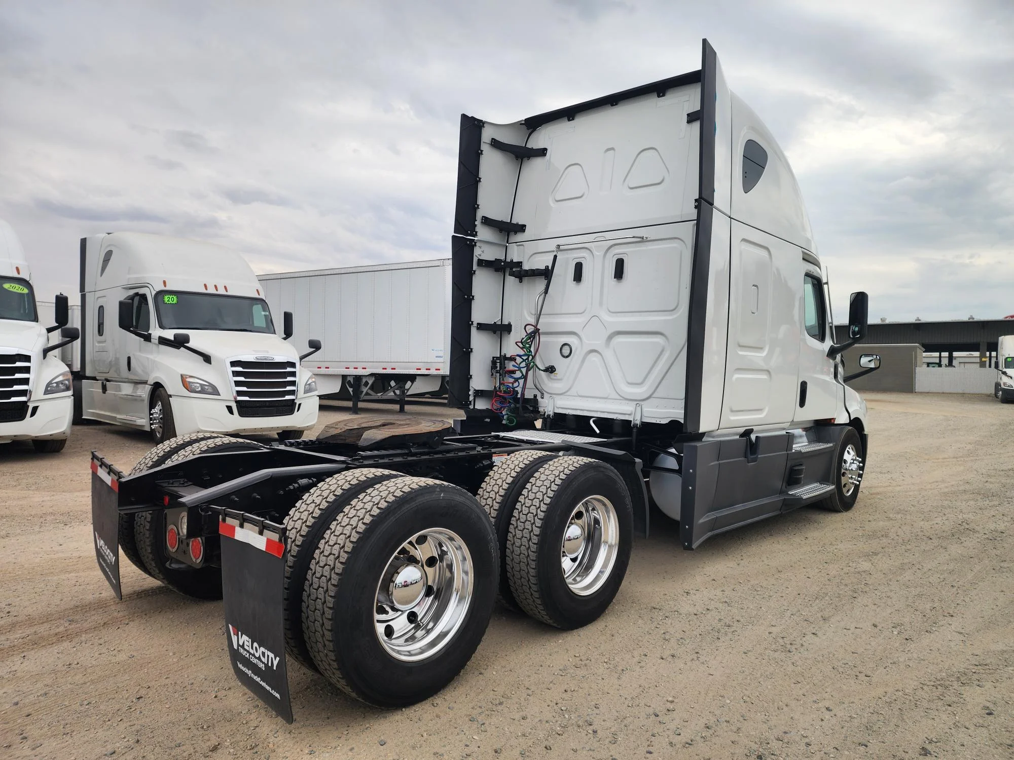 2023 Freightliner Cascadia in Fresno, CA — photo 19