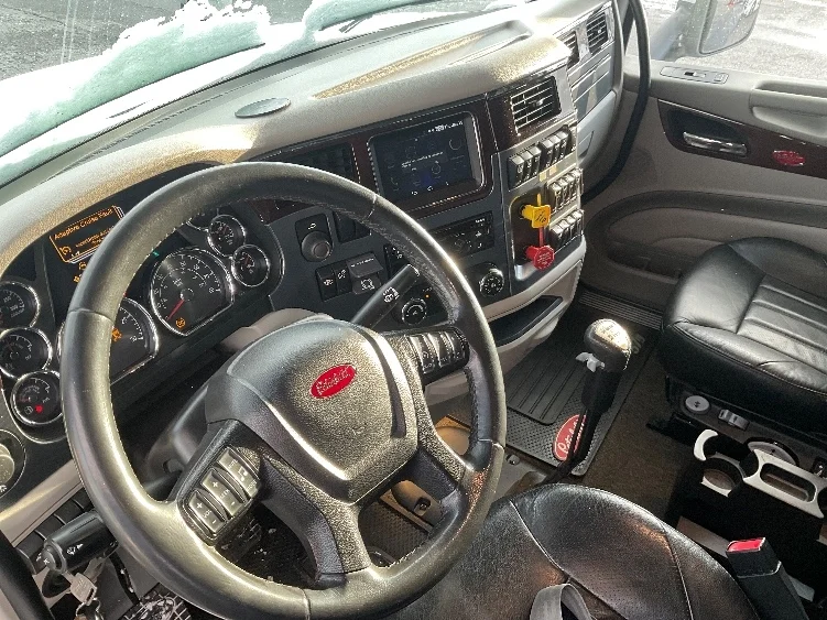 2020 Peterbilt 579 - image 10