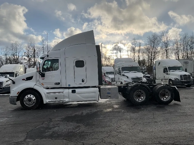 2020 Peterbilt 579 - image 4