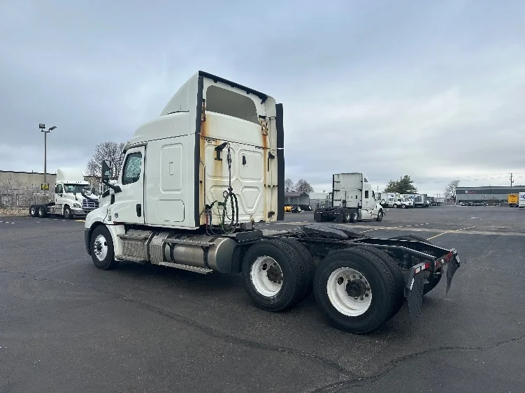 2020 Freightliner Cascadia - image 5