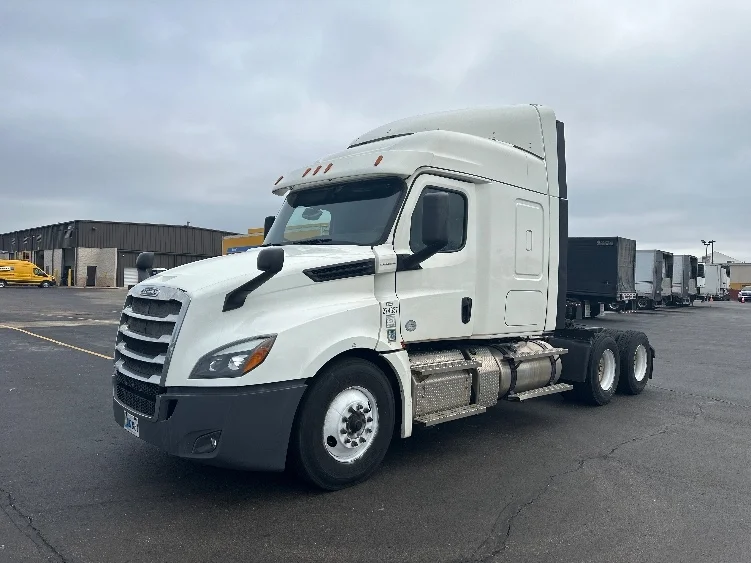2020 Freightliner Cascadia - image 3