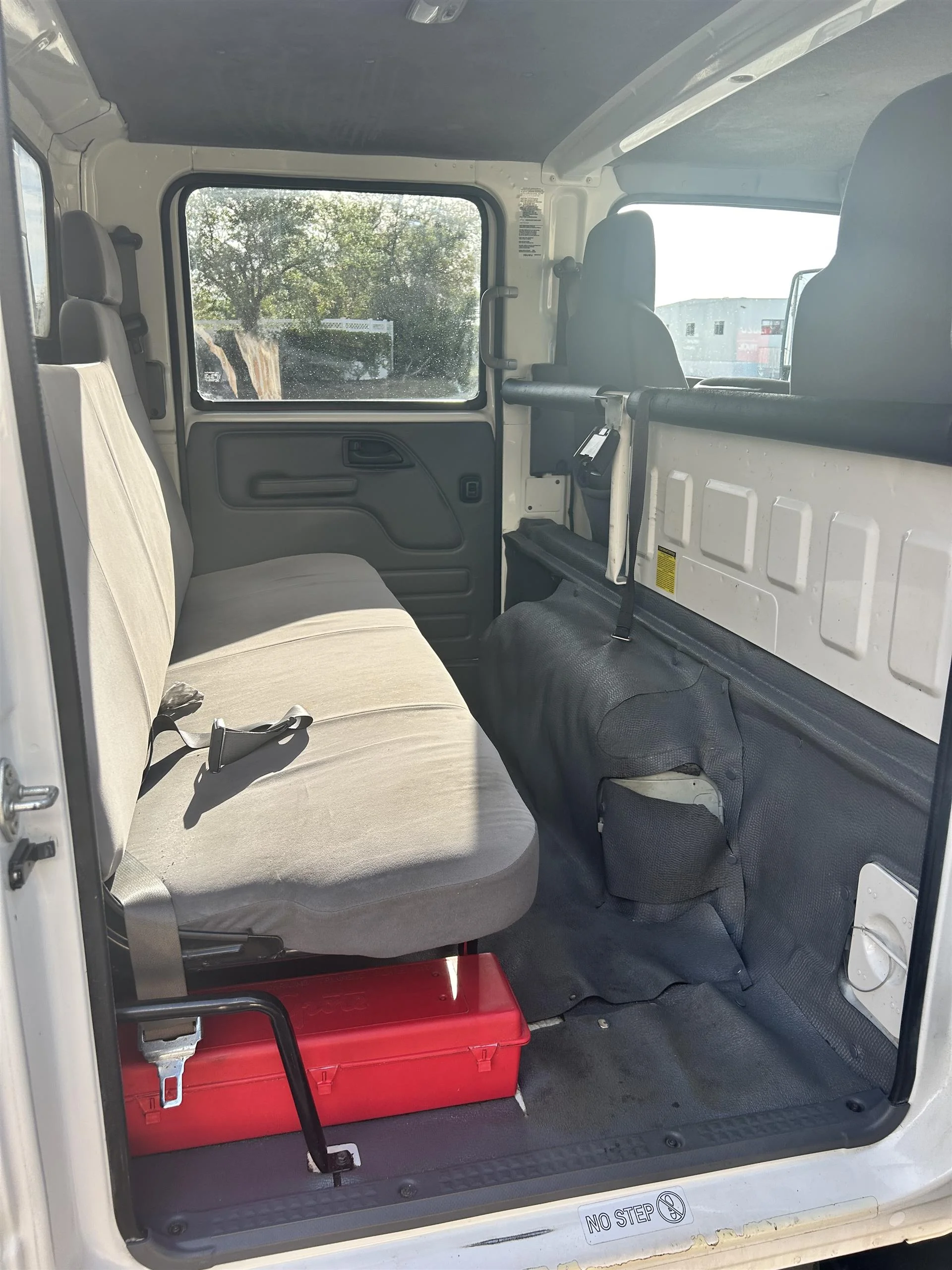 2018 Isuzu NPR - image 7