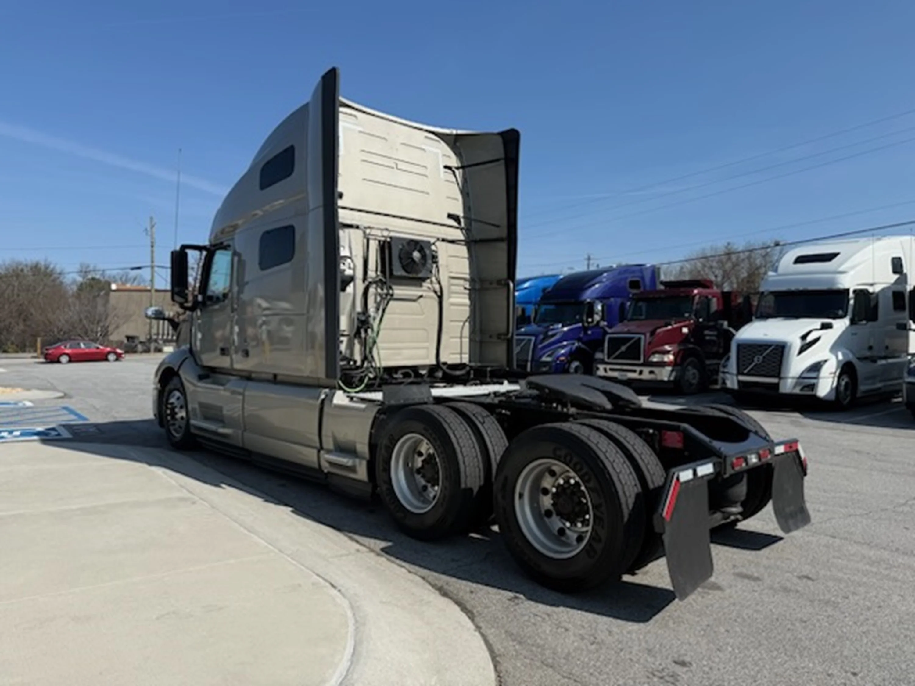 2022 Volvo VNL 760 - image 5