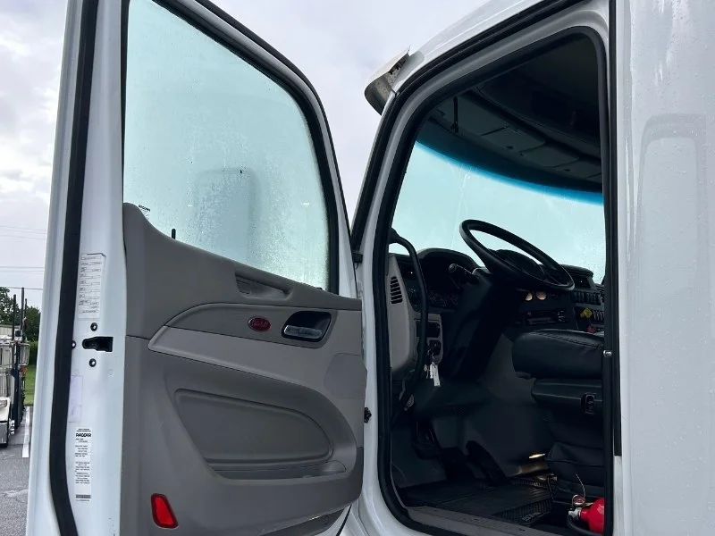 2020 Peterbilt 579 in Knoxville, TN — photo 3