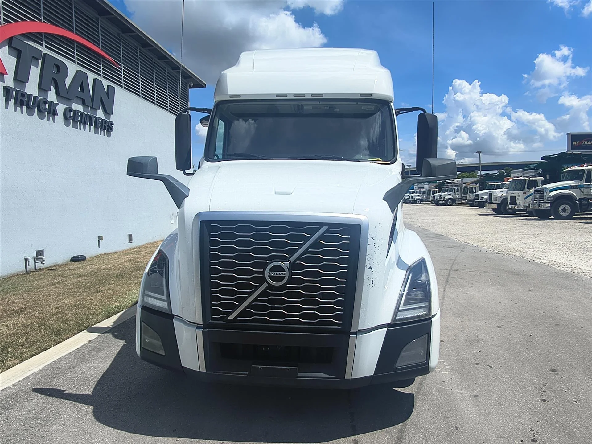 2022 Volvo VNL 760 in Orlando, FL — photo 2