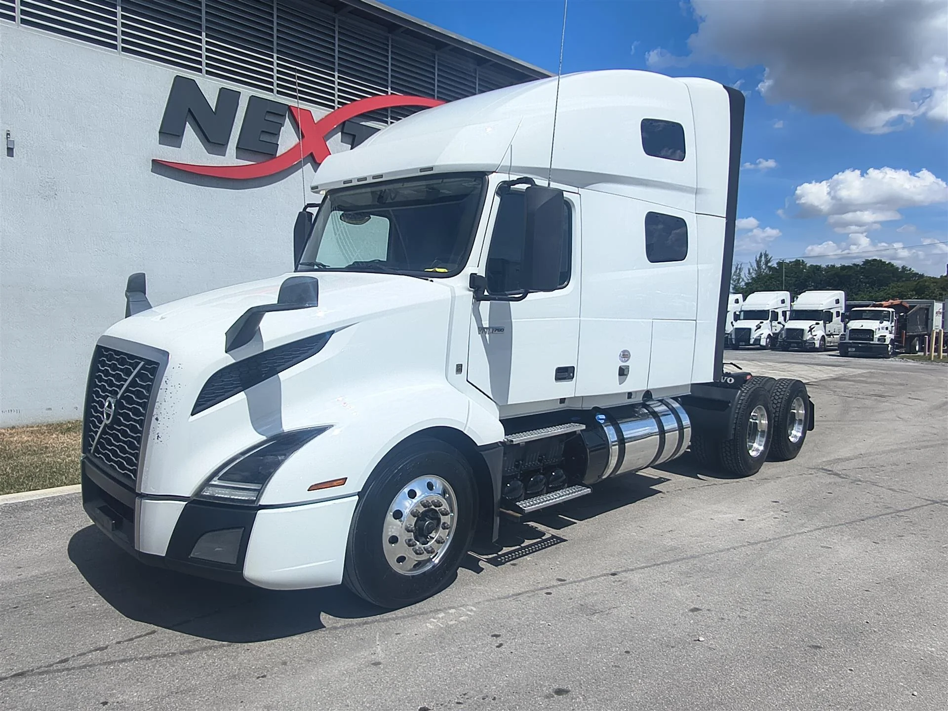 2022 Volvo VNL 760