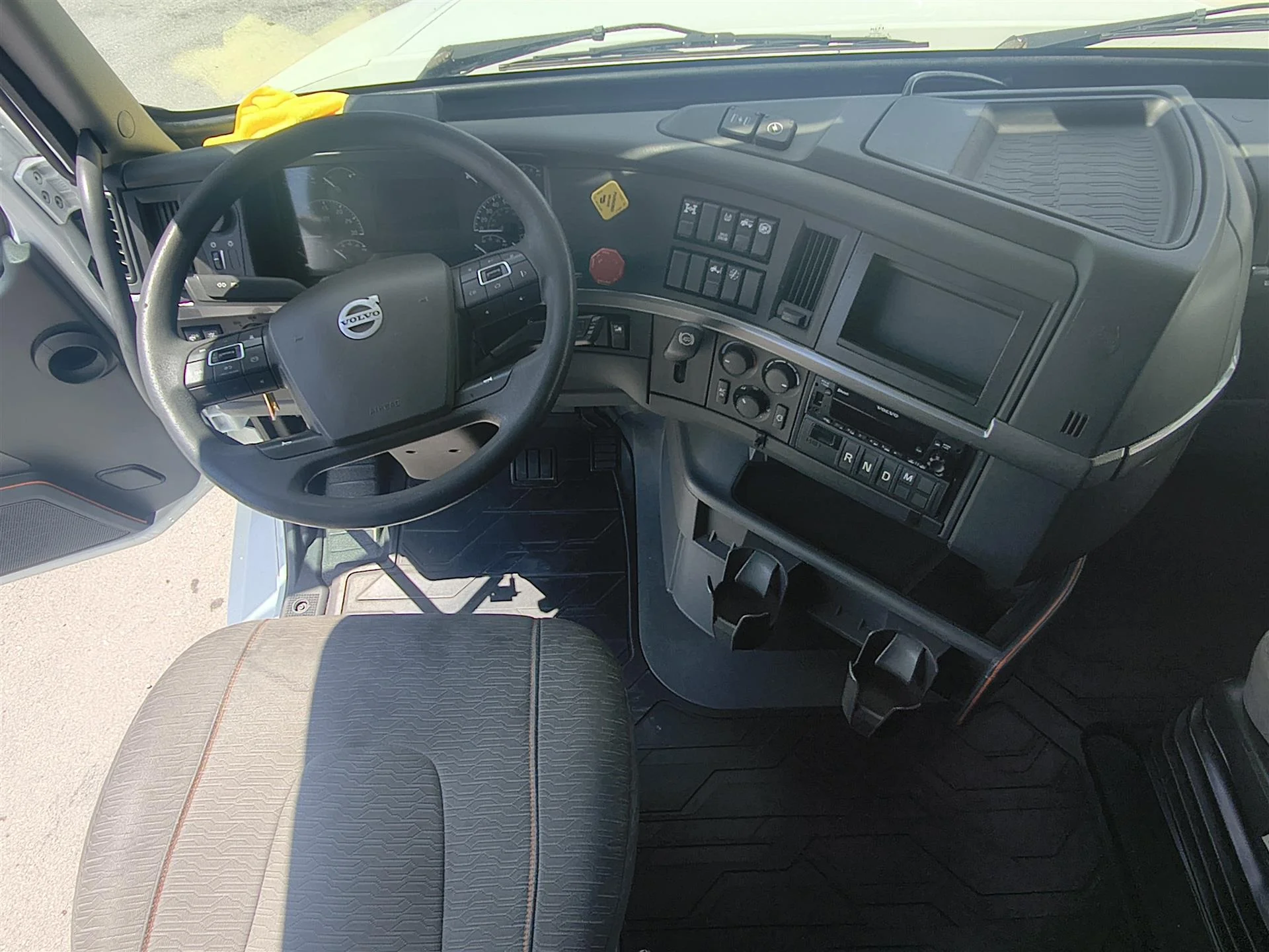 2022 Volvo VNL 760 in Orlando, FL — photo 9
