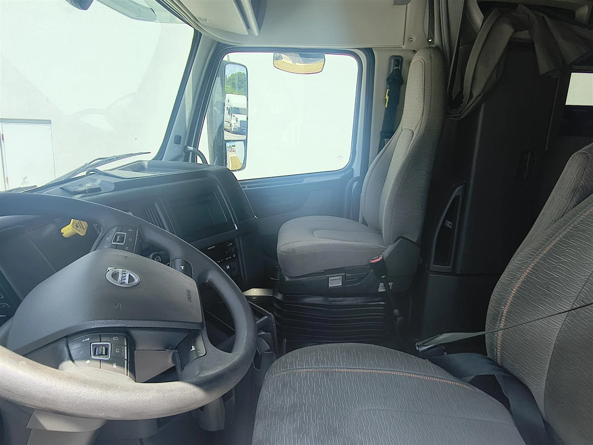 2022 Volvo VNL 760 in Orlando, FL — photo 8