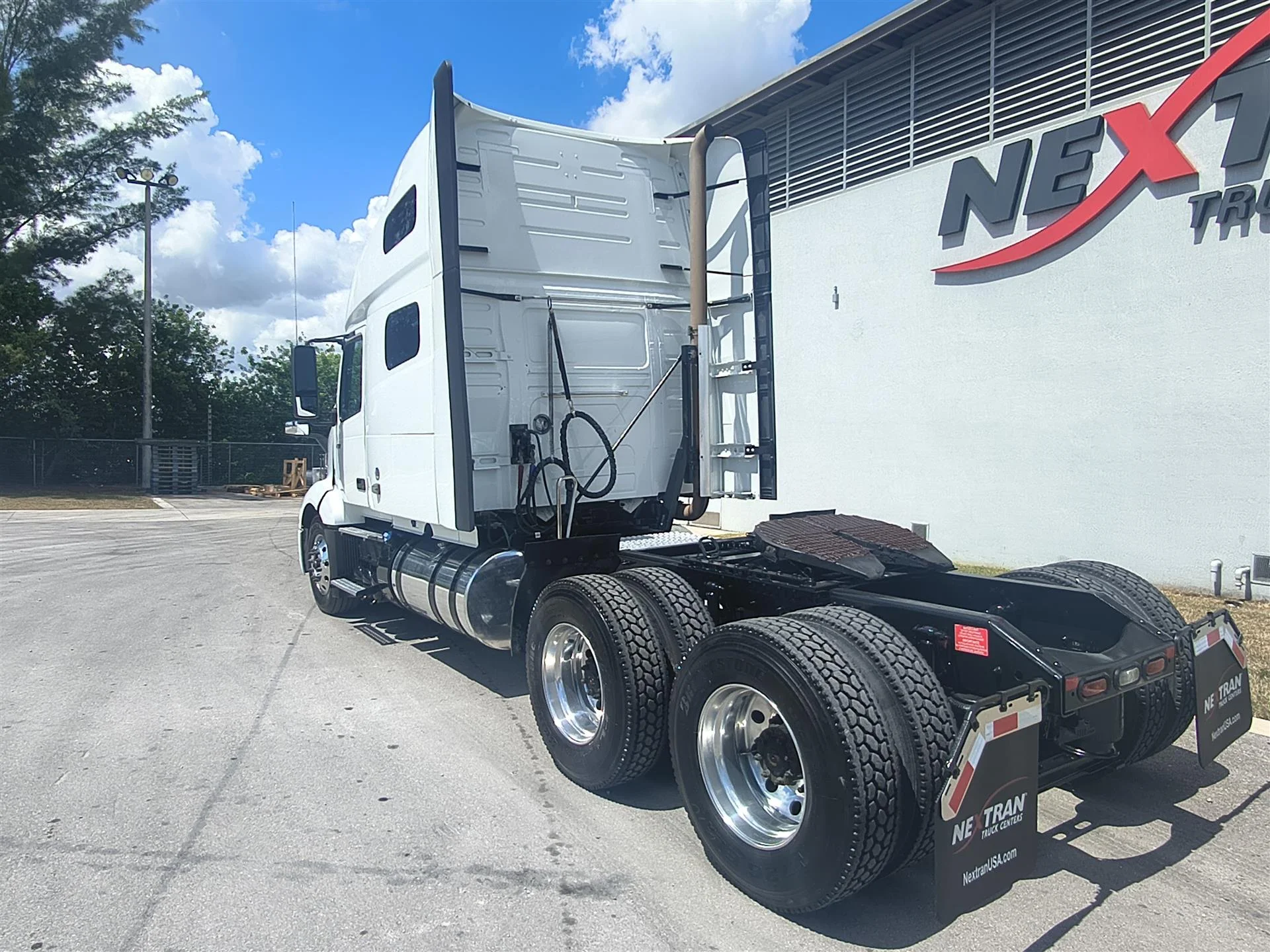 2022 Volvo VNL 760 in Orlando, FL — photo 6